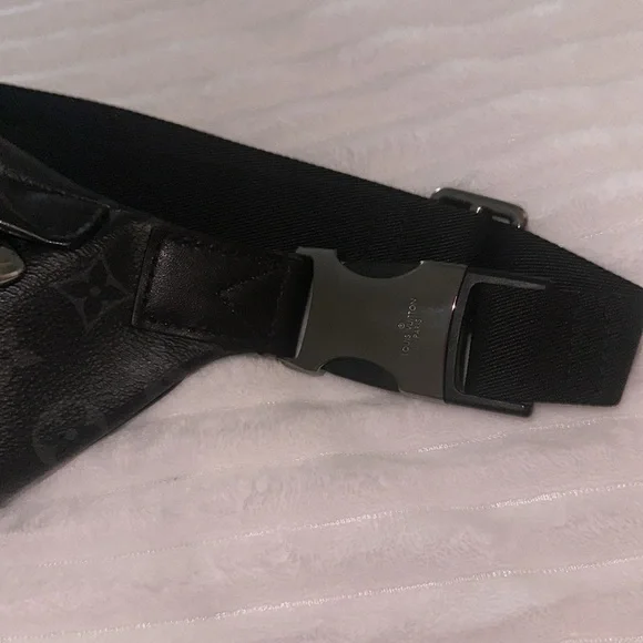 Louis Vuitton Discovery Bumbag PM - Picture 7 of 10